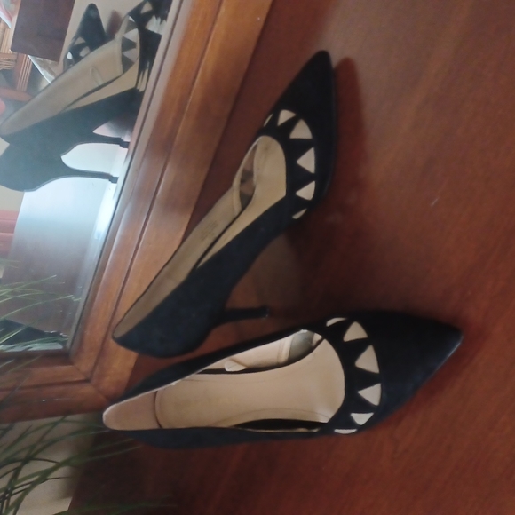 Marc Fisher Tricky D’Orsay Black Cut-Out Pumps - Picture 2 of 9